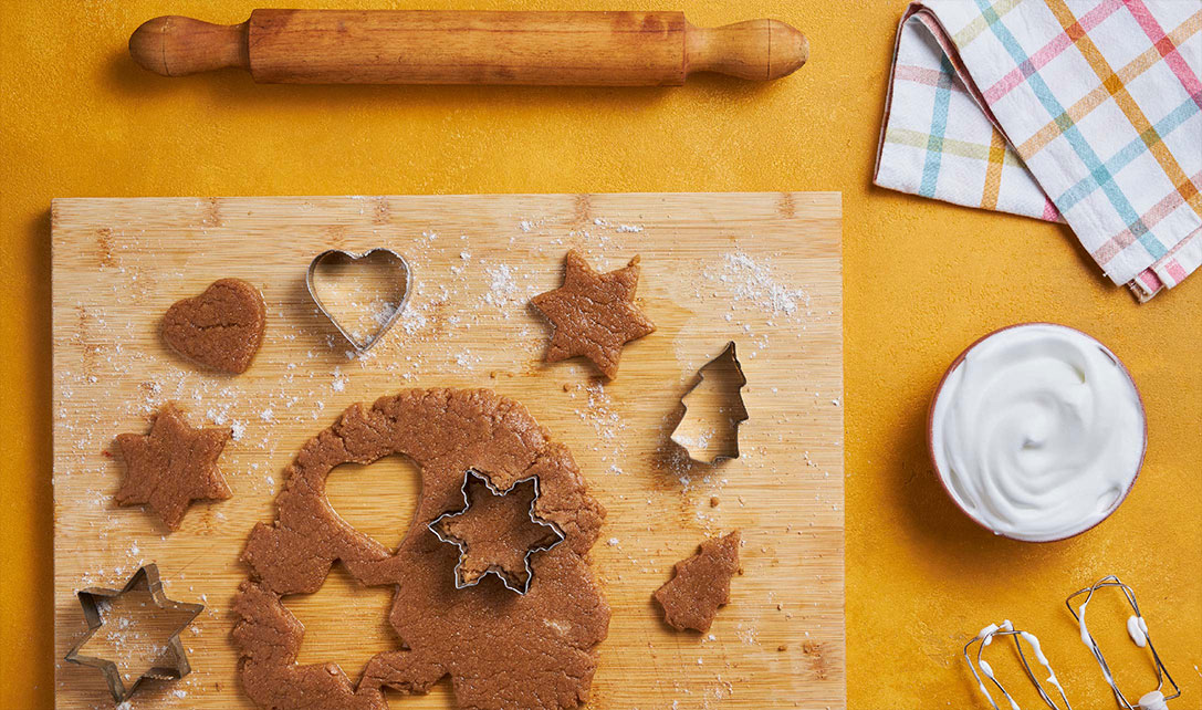 Massa esticada e formas de Natal