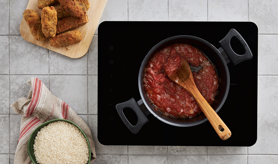 Croquetes com arroz de tomate