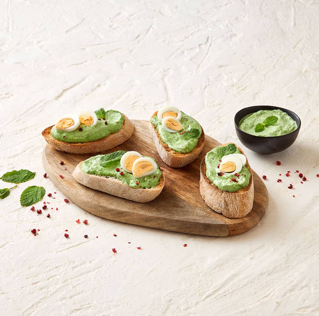 Bruschetta de espinafres e queijo creme