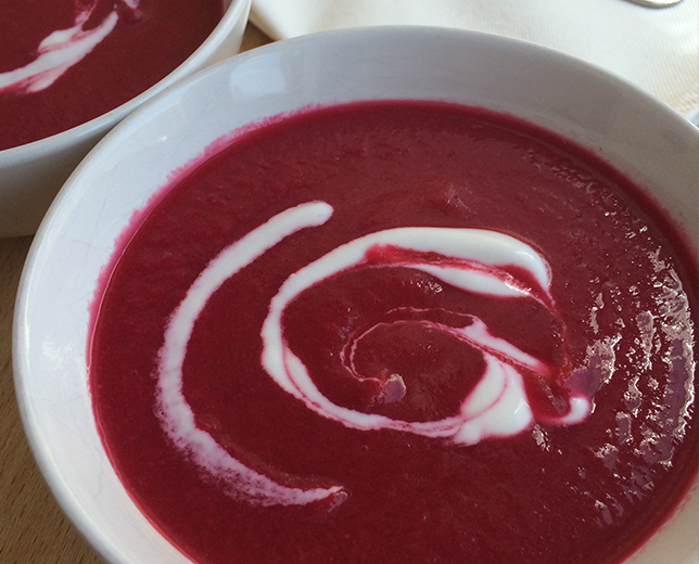 Sopa de Beterraba com leite de coco e gengibre