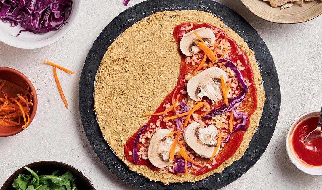 A montar pizza com ingredientes