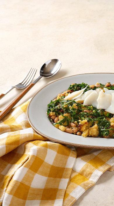 Migas de bacalhau com broa e feijão frade