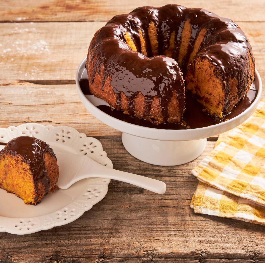 Bolo de Cenoura com cobertura de Chocolate