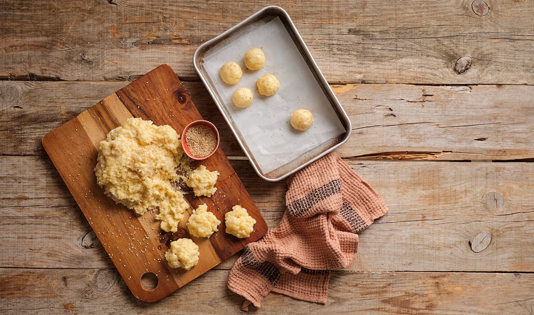 Bolas de massa para fazer pão de queijo