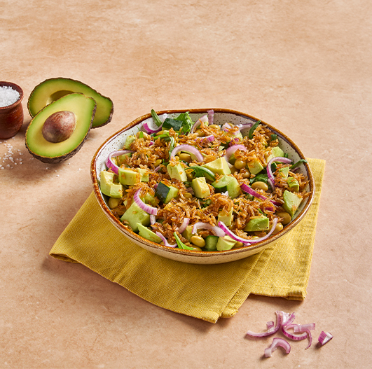 Salada de arroz, abacate e edamame