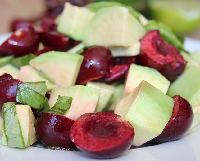 Salada de abacate e cereja