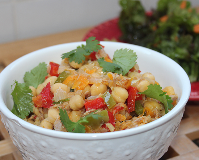 Grão com vegetais e atum