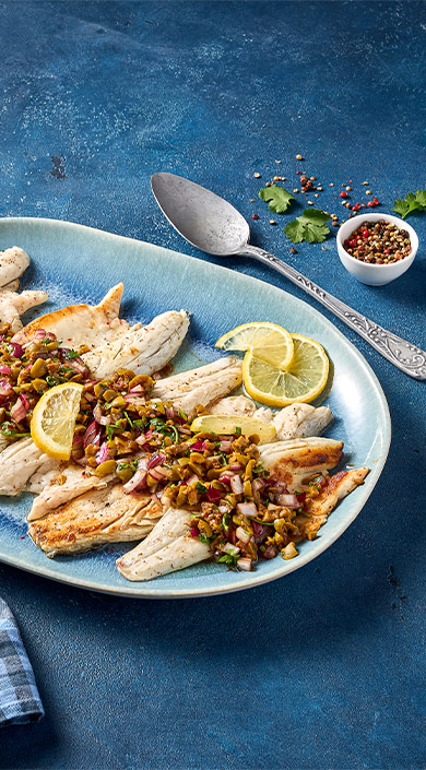 Filetes de robalo fritos com crosta de azeitonas