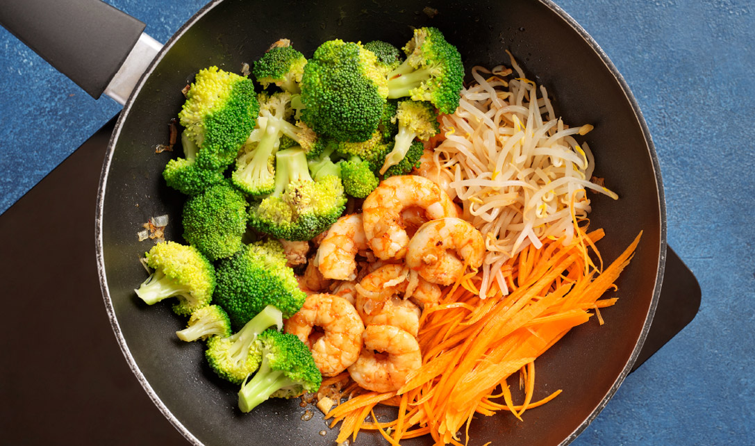 Fula - Receita de Wok de camarão com brócolos