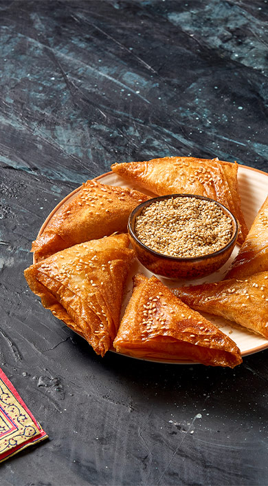 Chamuças de figo, amêndoas e chalotas