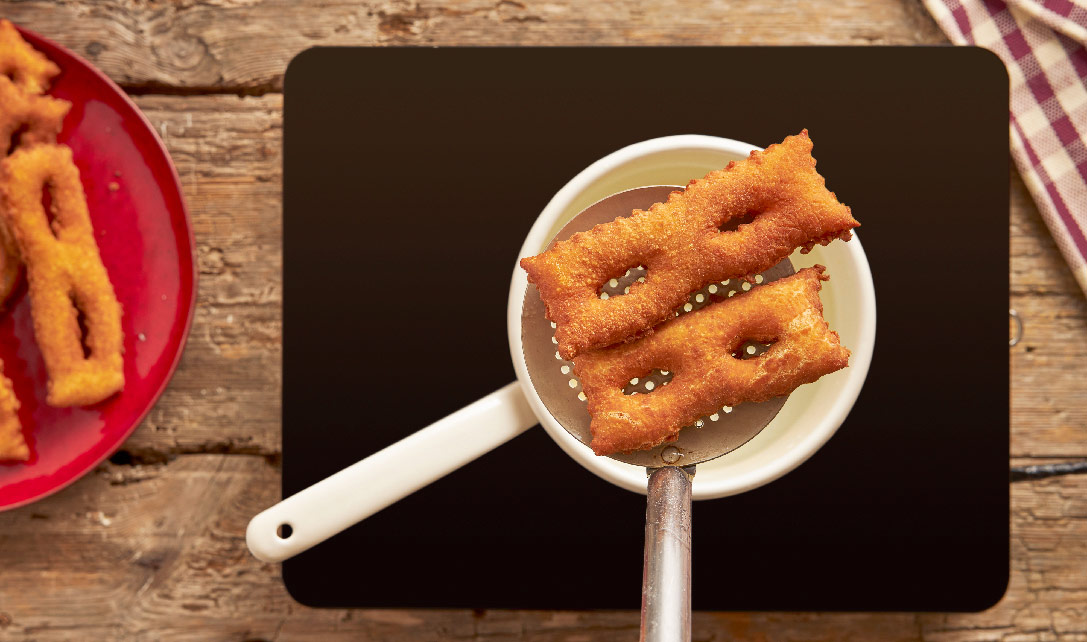 Coscorões a fritar em óleo Fula