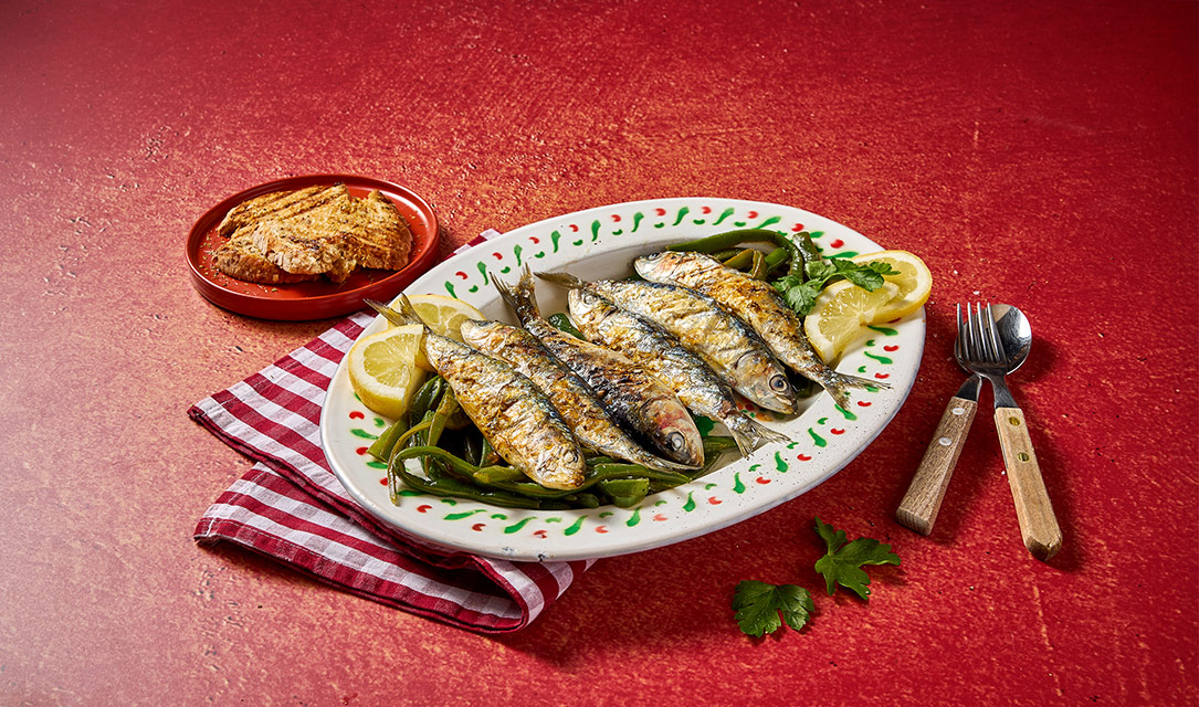 Sardinhas com salada de feijão-verde