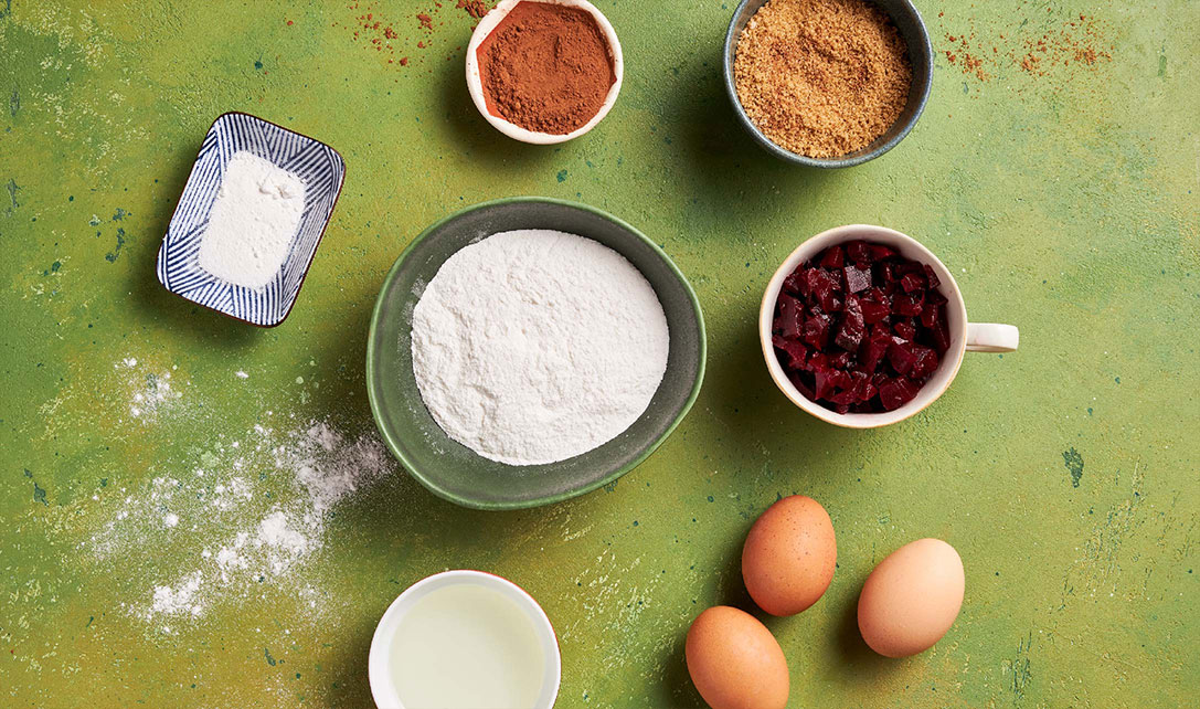 Ingredientes para queques de beterraba