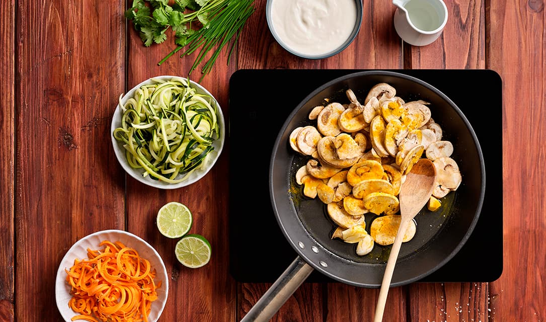 Cogumelos para ramen na frigideira
