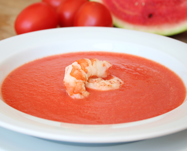 Gaspacho de melancia com camarão