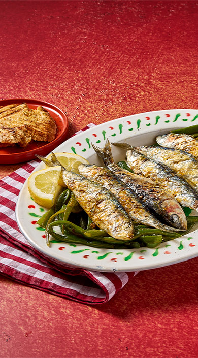 Sardinhas com salada de feijão-verde