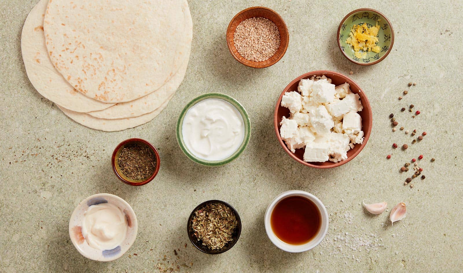Ingredientes para nachos e dip de alho e queijo