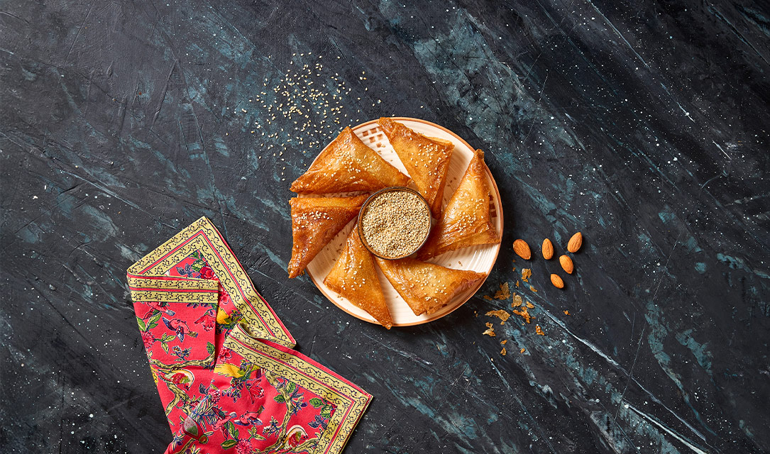 Chamuças de figo, amêndoas e chalotas