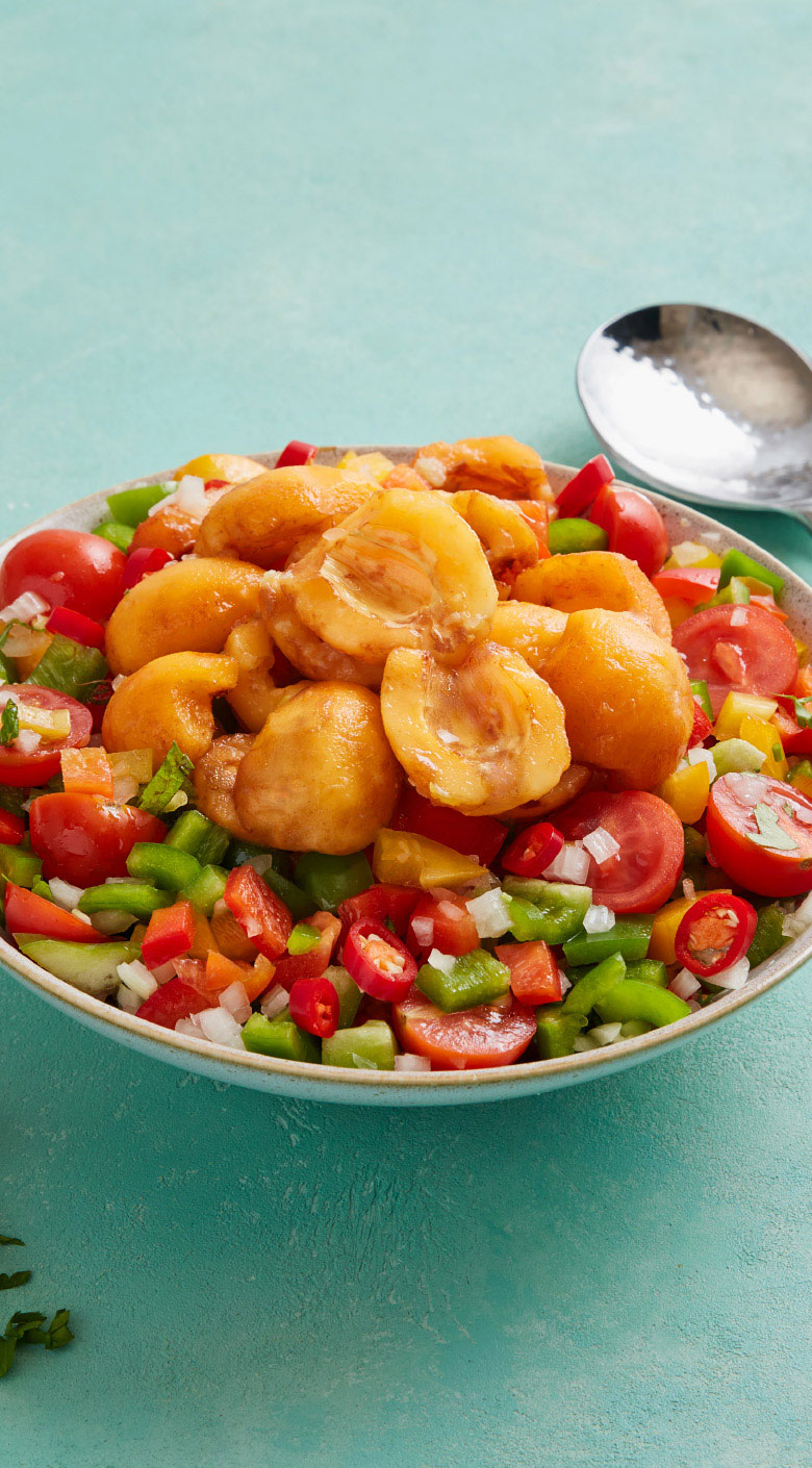 Salada de Pimentos, Nêsperas, Tomate e Ervas Aromáticas