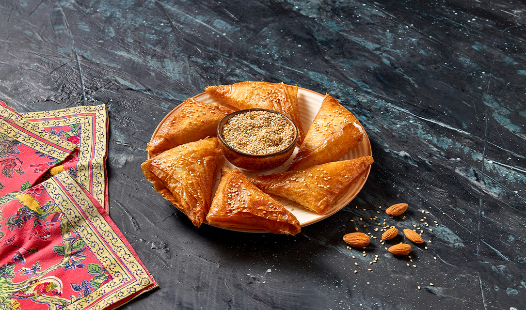 Chamuças de figo, amêndoas e chalotas