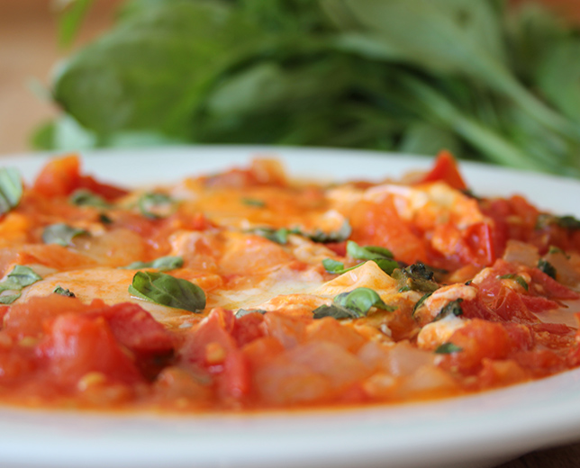 Ovos de tomatada com manjericão