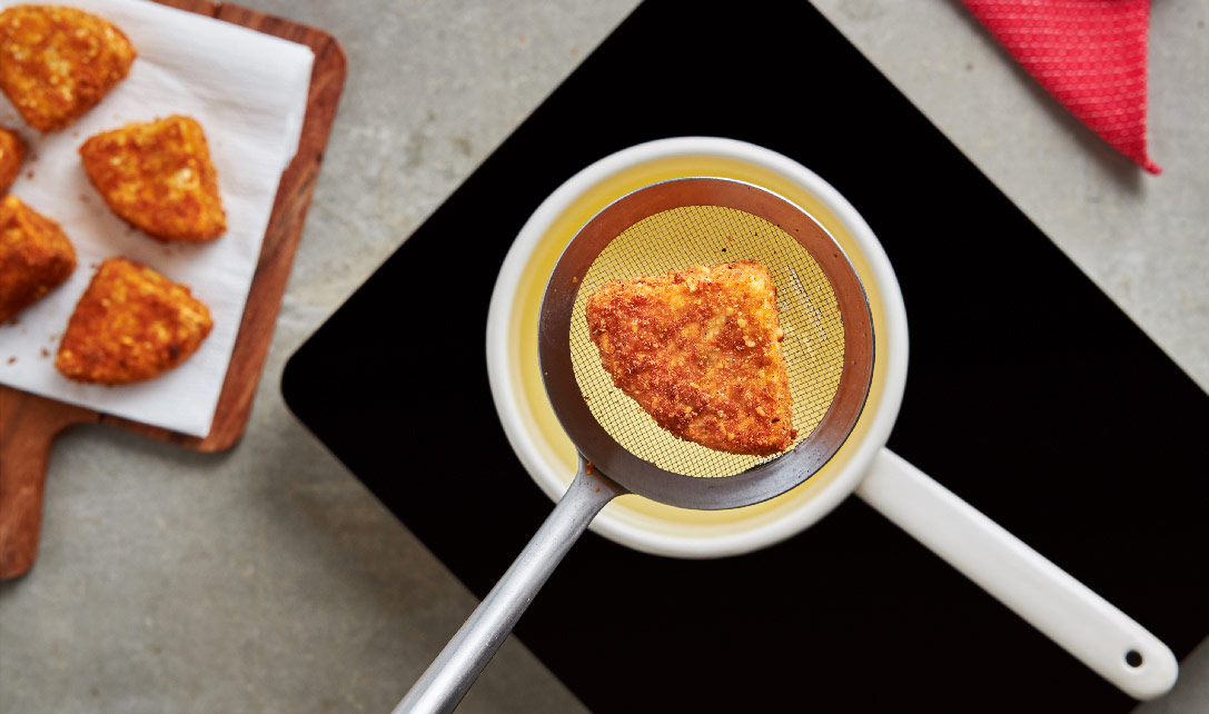 Triângulos de Camembert frito