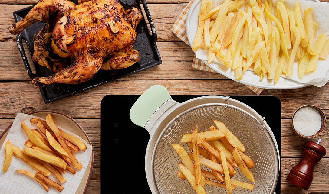 Batatas a fritar com frango assado