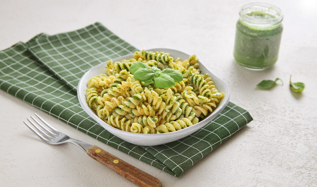 Fusilli com molho de manjericão