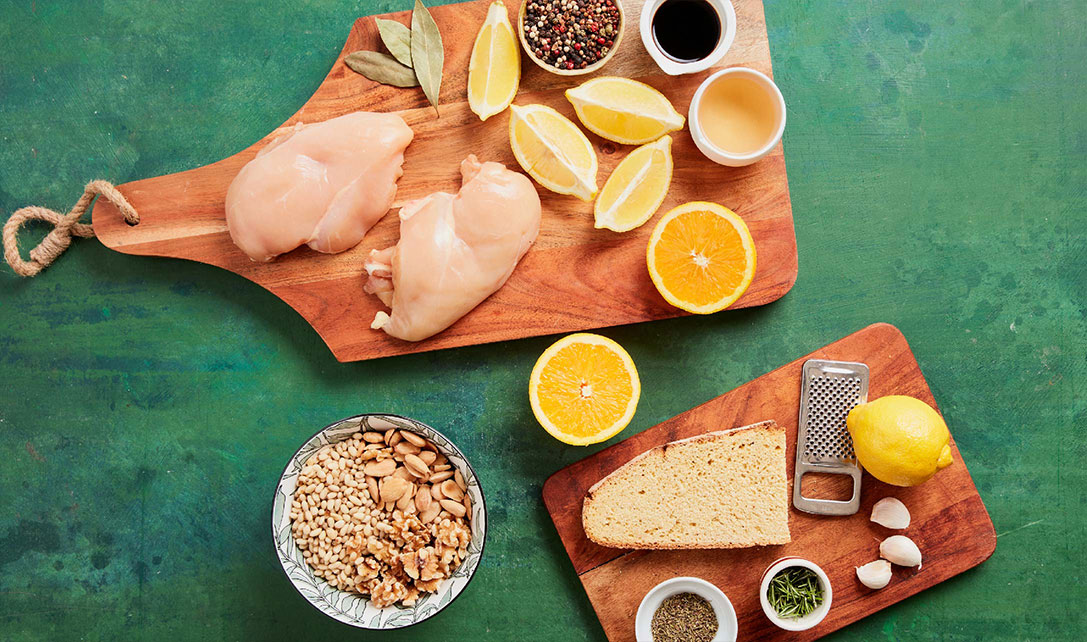 Ingredientes para Perú com crosta de broa e frutos secos