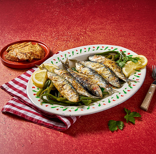 Sardinhas com salada de feijão-verde
