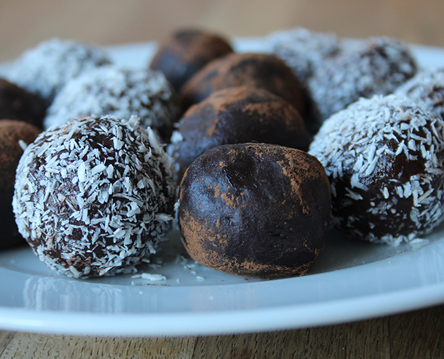 Brigadeiros de amêndoa e cacau