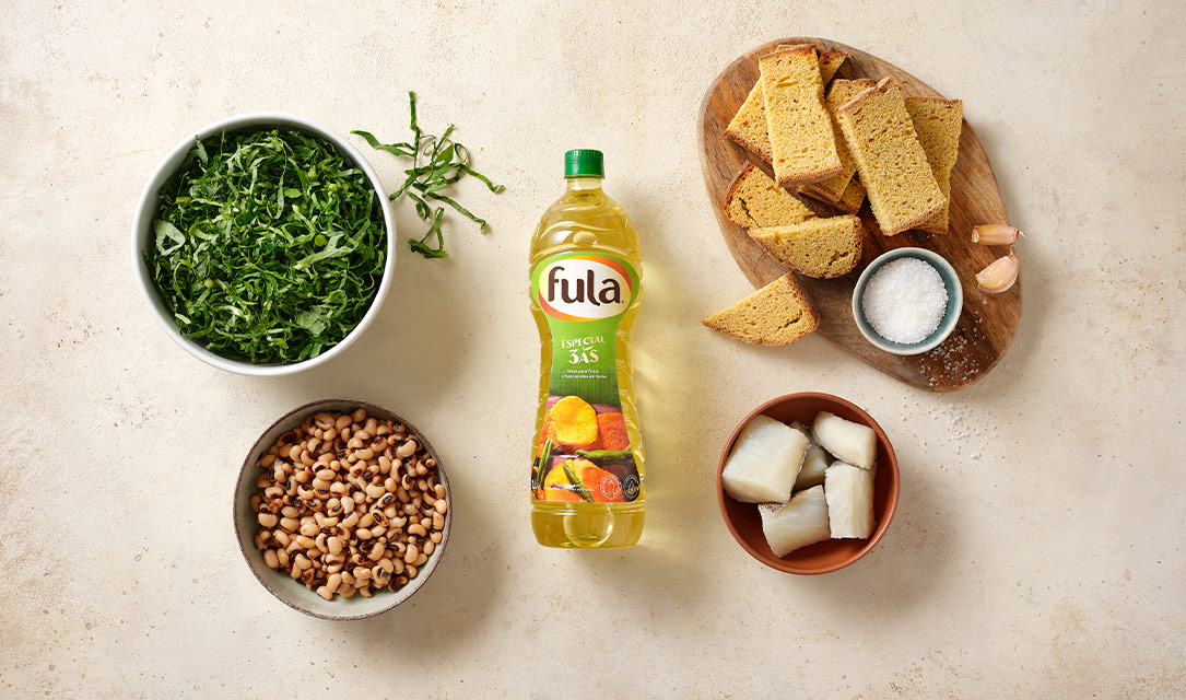 Migas de bacalhau com broa e feijão frade