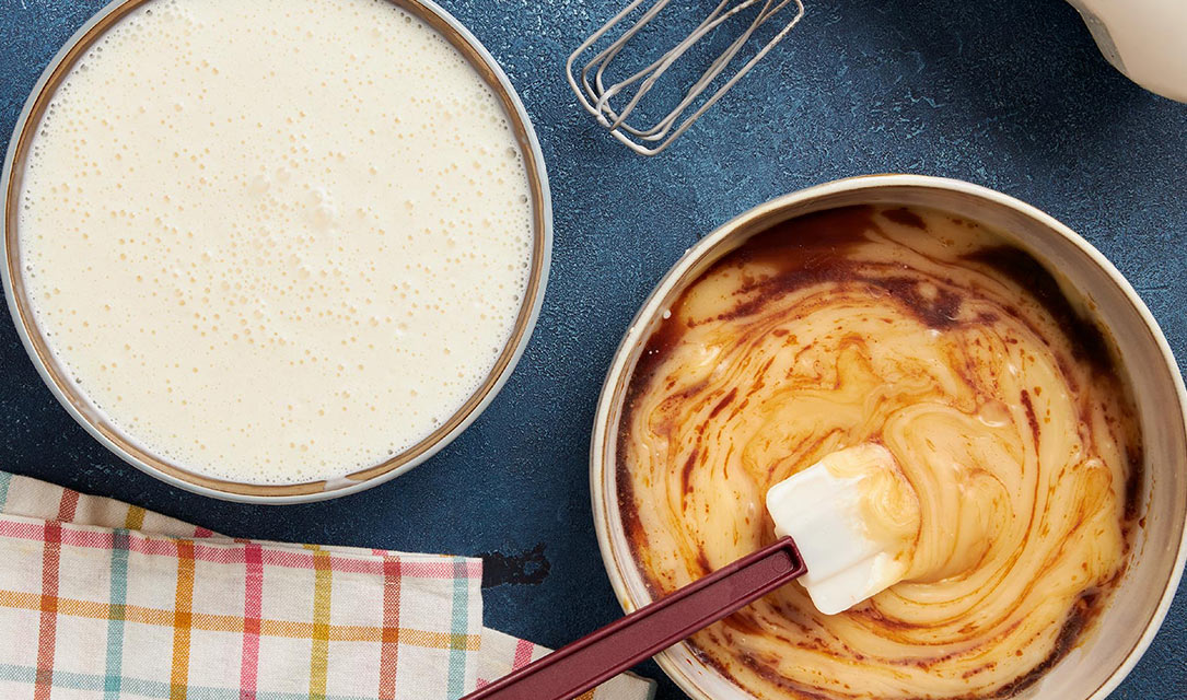 Natas e mistura de misture leite condensado, baunilha e óleo de coco