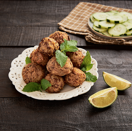 Quibe com salada de pepino