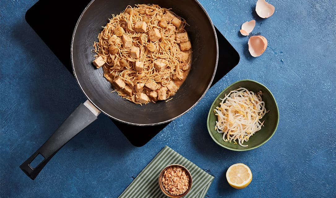 Noodles e tofu na frigideira