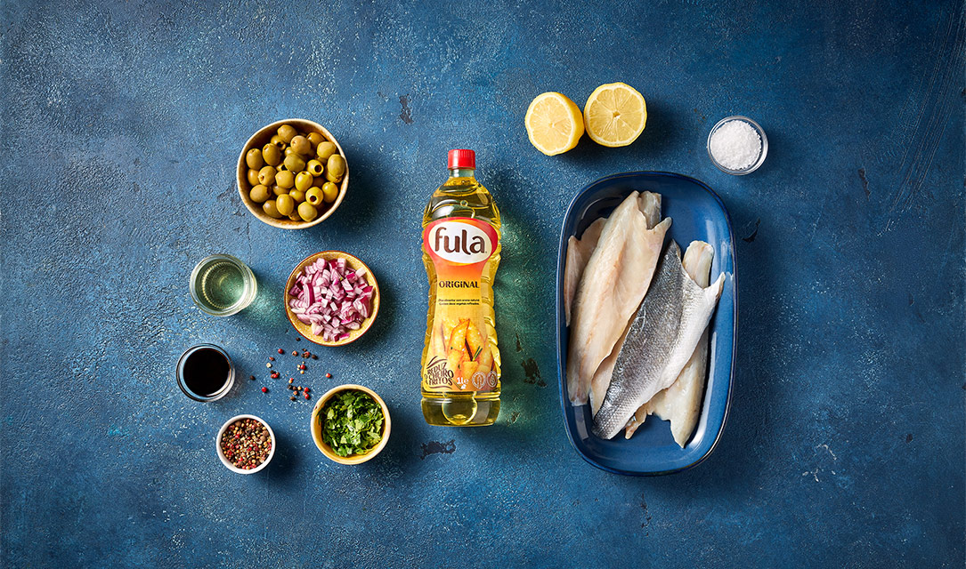 Filetes de robalo fritos com crosta de azeitonas