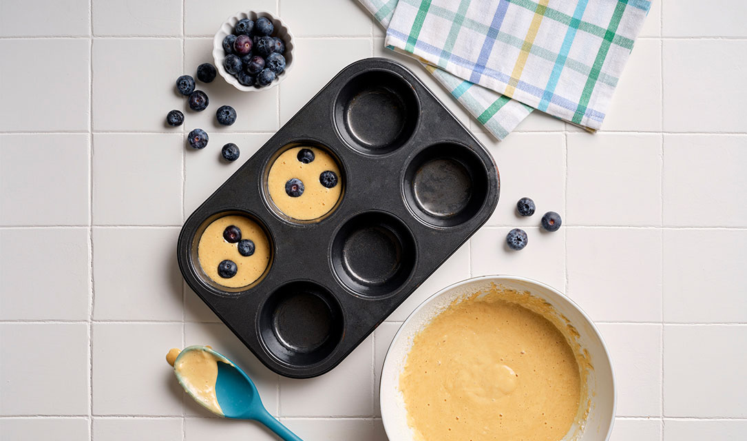 Massa em formas de muffins para forno