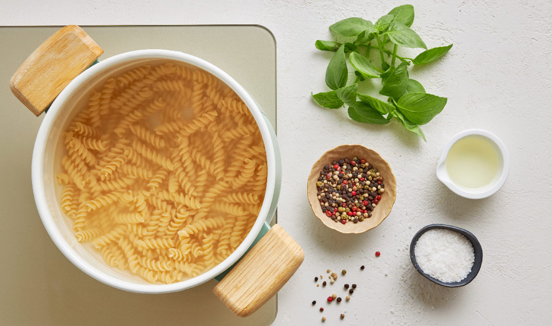 Fusilli com molho de manjericão