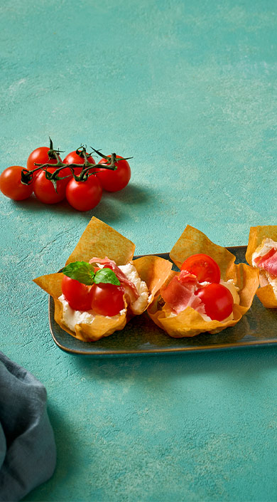 Cups de philadelphia, presunto crocante e tomate cherry