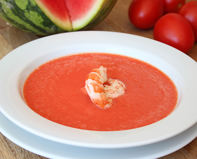 Gaspacho de melancia com camarão