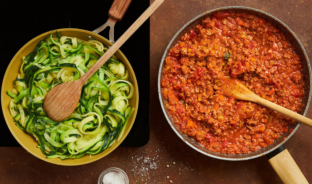 Carne com molho bolonhesa e esparguete de curgete