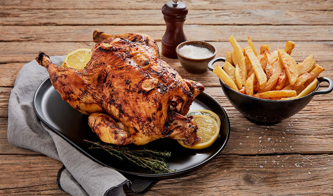 Frango assado com batatas fritas