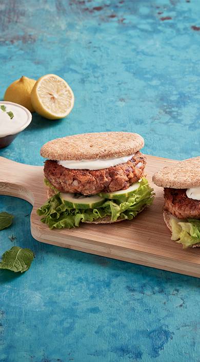 Pita com Hambúrguer de Cavala e molho de iogurte