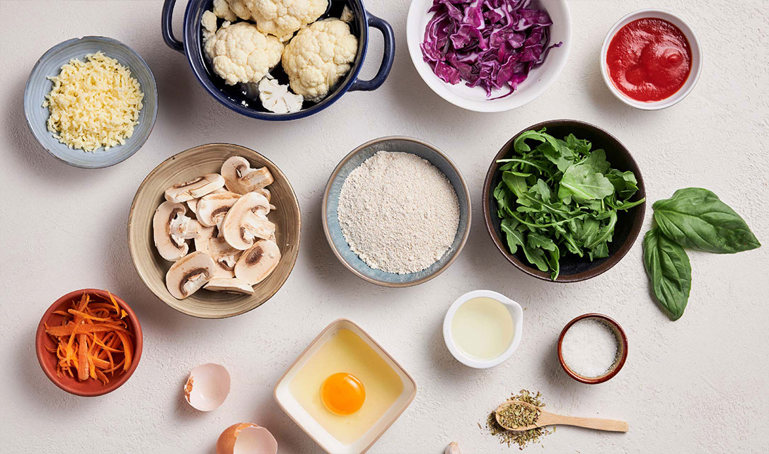 Ingredientes em taças para receita de pizza