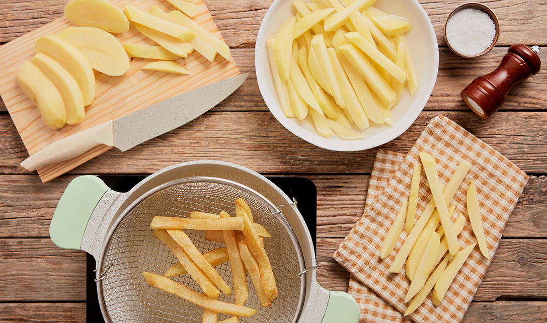 Batatas em palitos para fritar