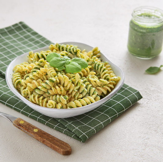 Fusilli com molho de manjericão