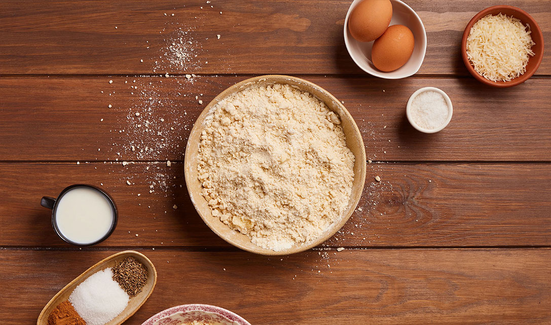 Farinha e ingredientes para receita de filhós
